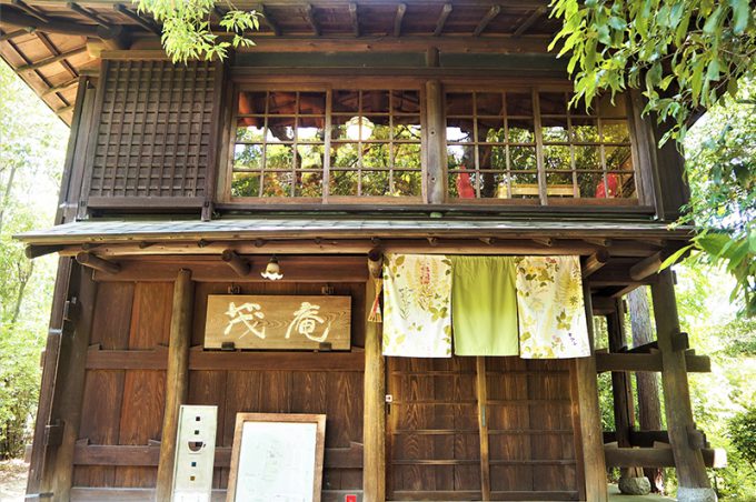 茂庵 吉田山の高台にある和風の落ち着いた建物のカフェ。夕方がおすすめ。